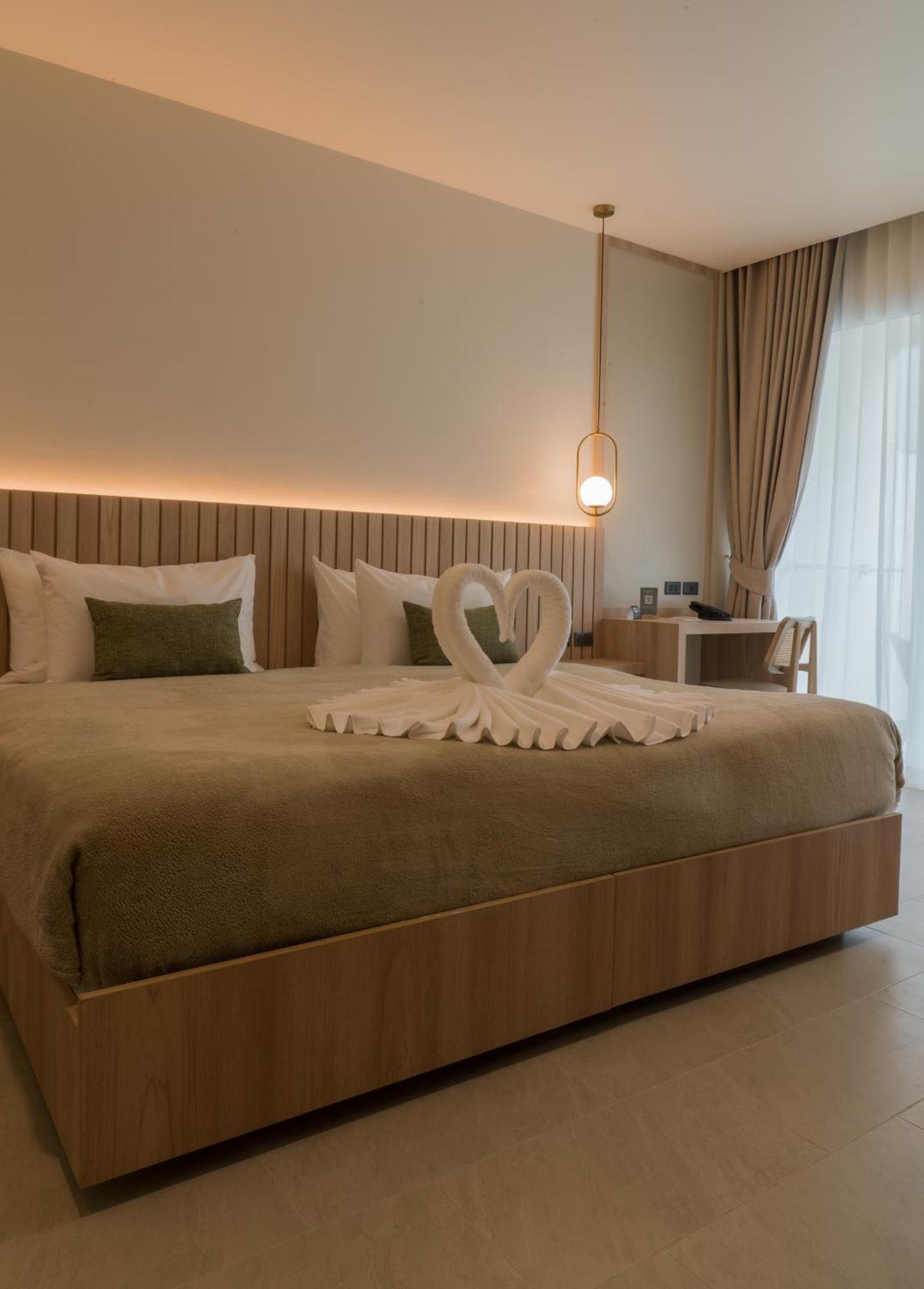 Niranapa Boutique Resort หาดกะตะ ภายนอก รูปภาพ