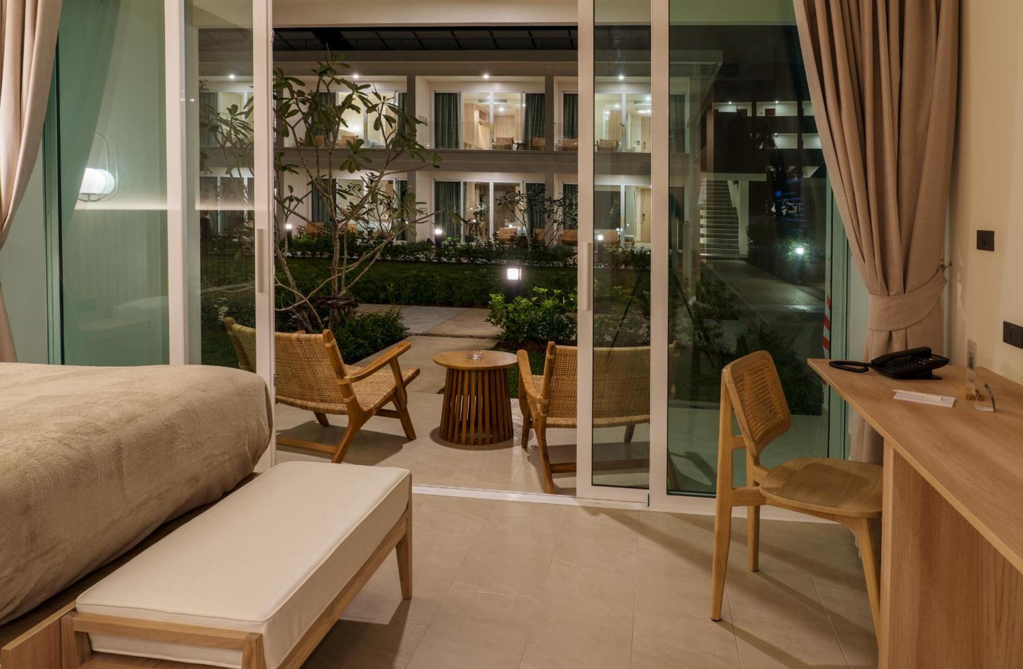 Niranapa Boutique Resort หาดกะตะ ภายนอก รูปภาพ
