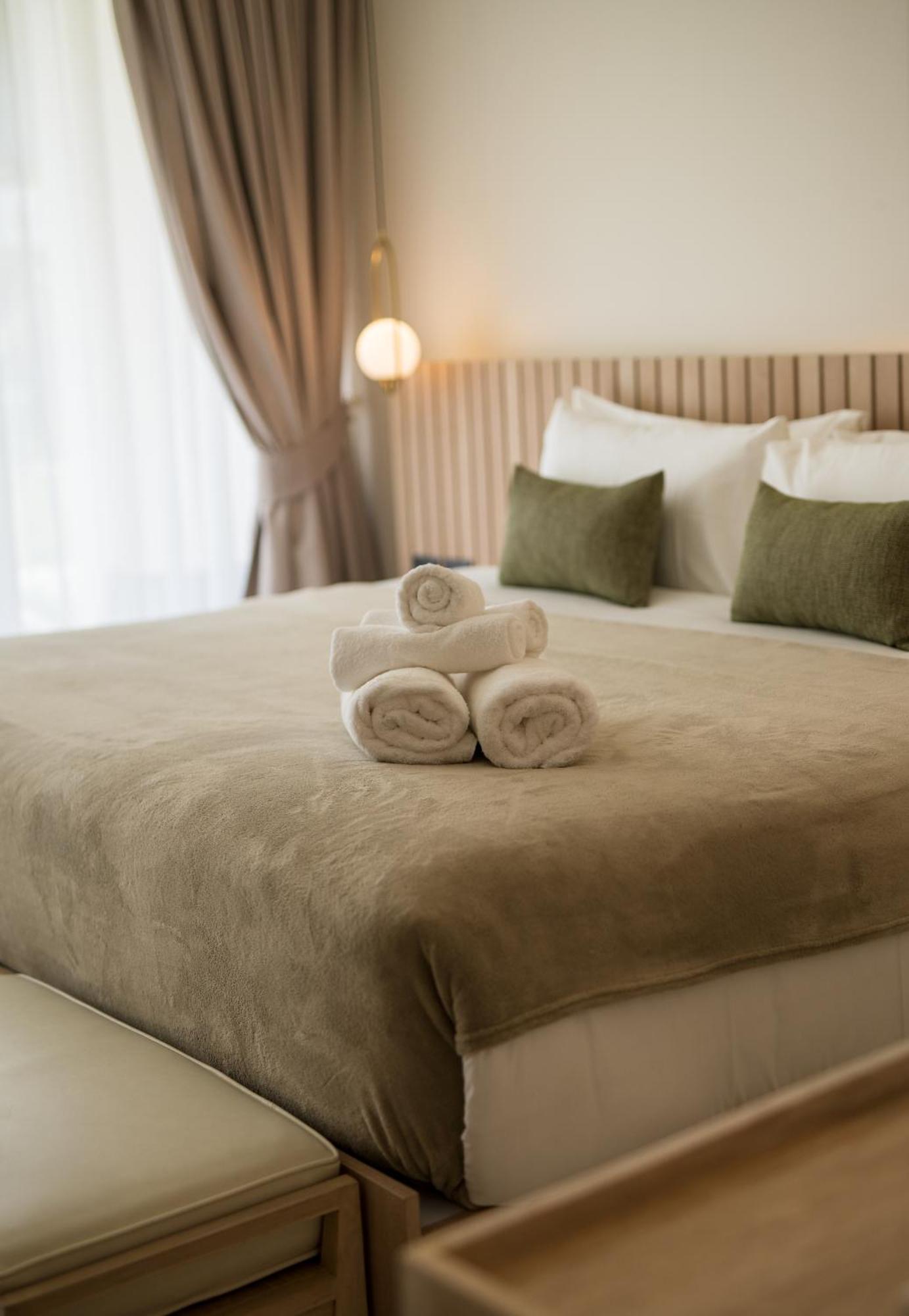 Niranapa Boutique Resort หาดกะตะ ภายนอก รูปภาพ